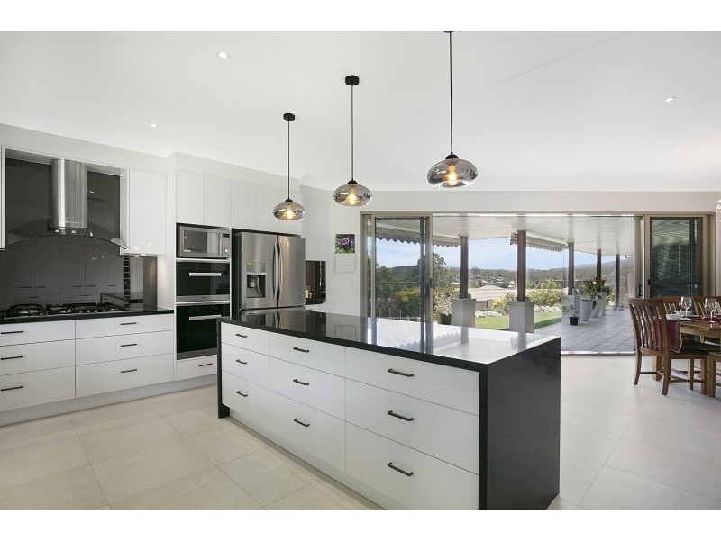 11 Preston Place, Brookfield QLD 4069