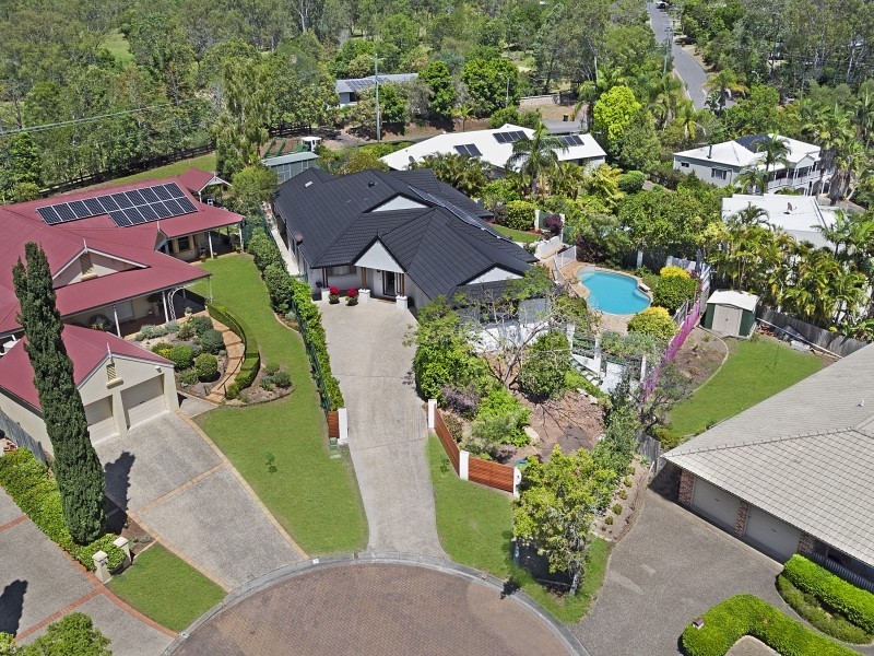 11 Preston Place, Brookfield QLD 4069