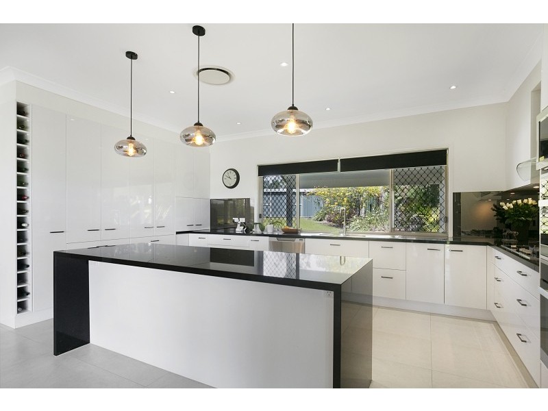 11 Preston Place, Brookfield QLD 4069