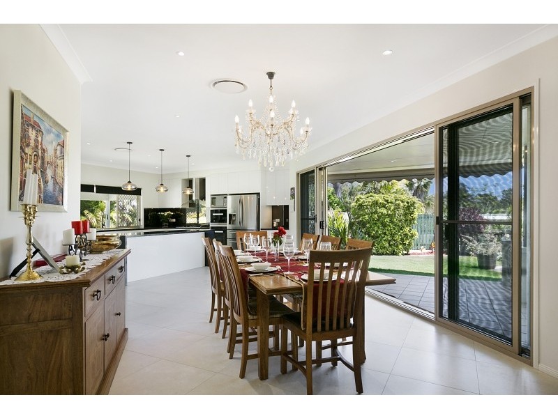 11 Preston Place, Brookfield QLD 4069