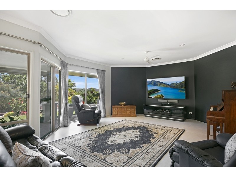 11 Preston Place, Brookfield QLD 4069