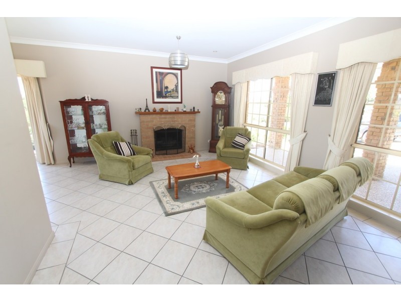 77 McMullen Road, Brookfield QLD 4069