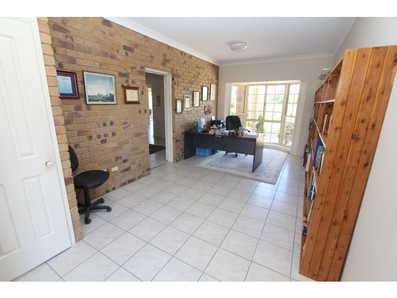 77 McMullen Road, Brookfield QLD 4069