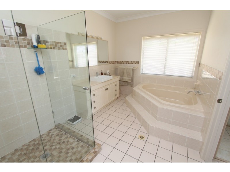 77 McMullen Road, Brookfield QLD 4069