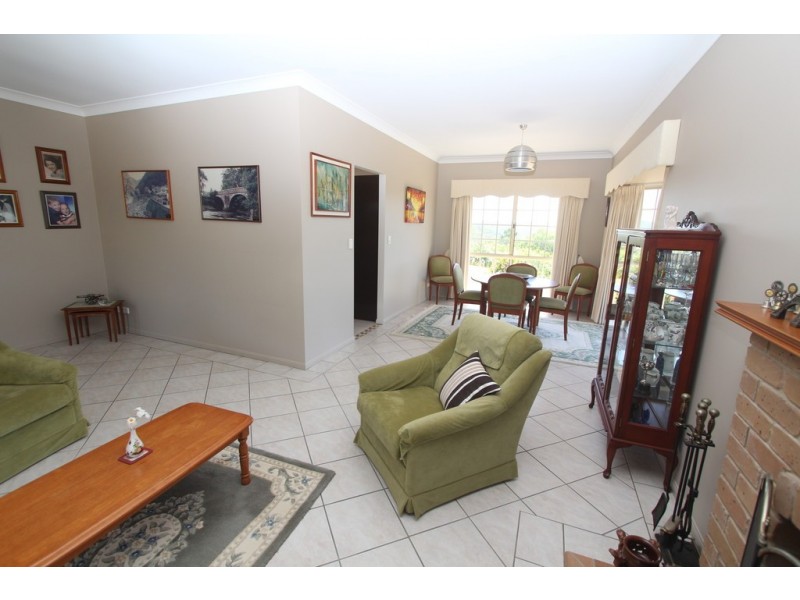 77 McMullen Road, Brookfield QLD 4069