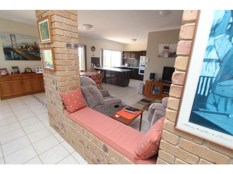 77 McMullen Road, Brookfield QLD 4069