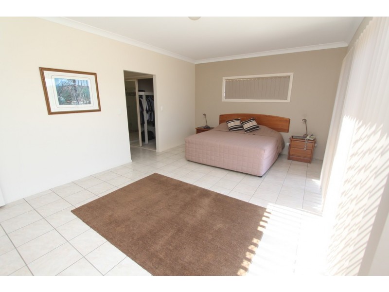77 McMullen Road, Brookfield QLD 4069
