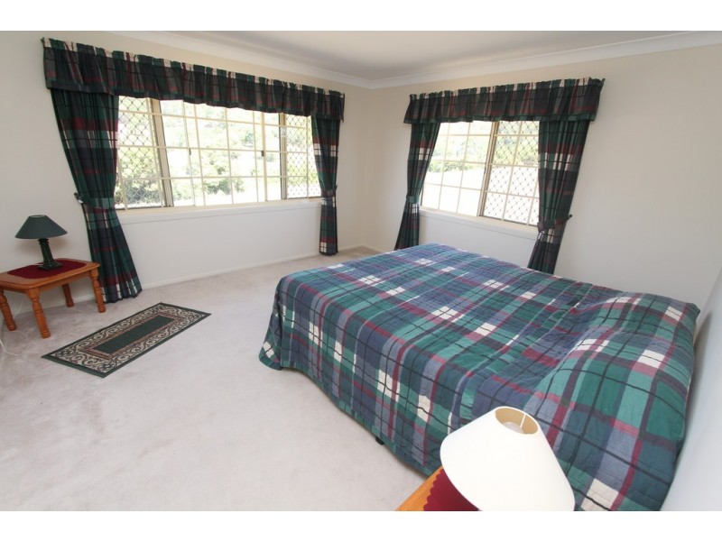 77 McMullen Road, Brookfield QLD 4069