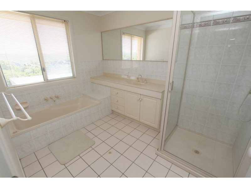 77 McMullen Road, Brookfield QLD 4069