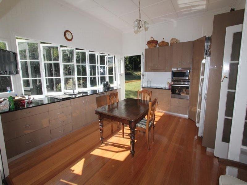 220 Boscombe Road, Brookfield QLD 4069