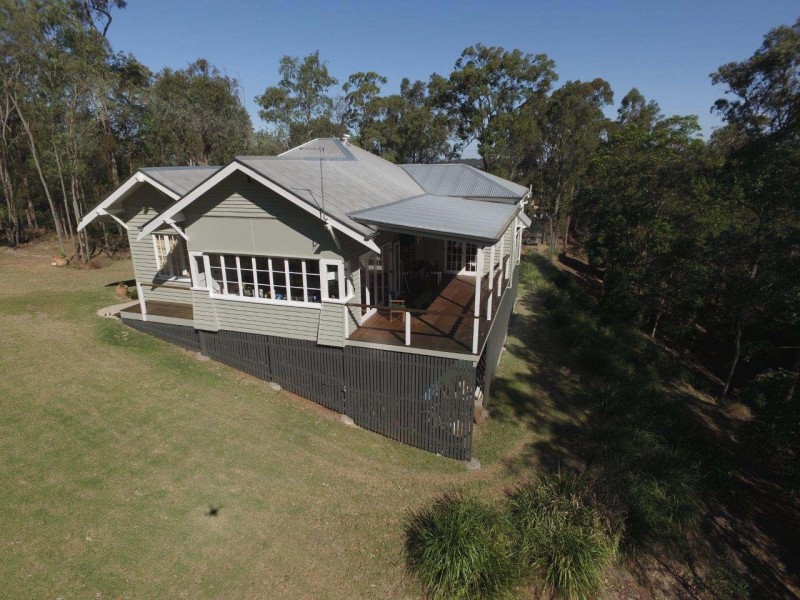 220 Boscombe Road, Brookfield QLD 4069