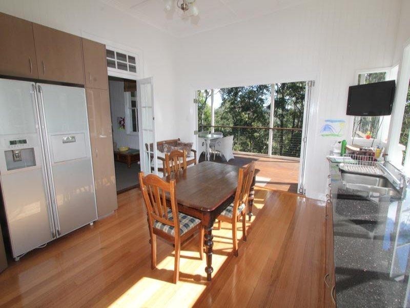 220 Boscombe Road, Brookfield QLD 4069