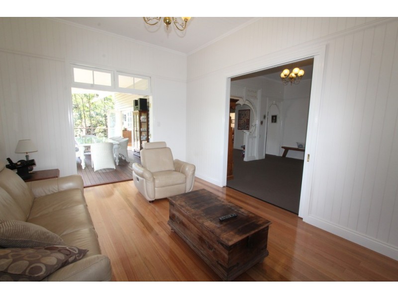 220 Boscombe Road, Brookfield QLD 4069