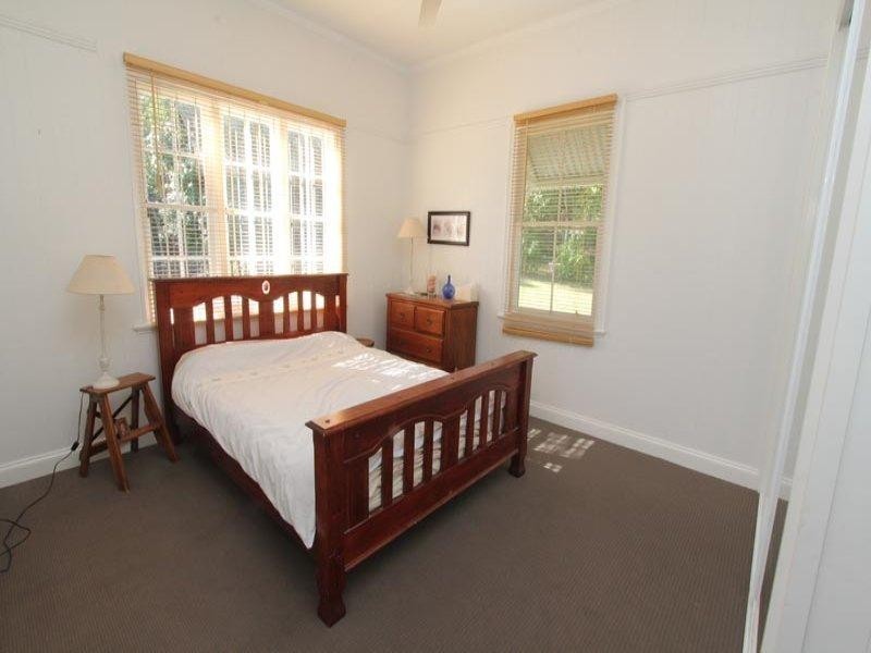 220 Boscombe Road, Brookfield QLD 4069