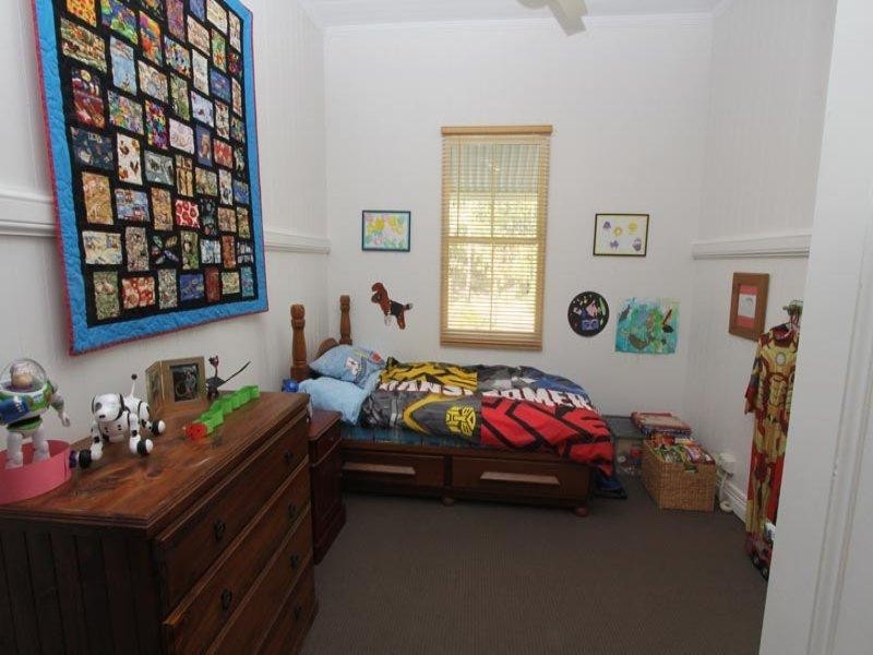 220 Boscombe Road, Brookfield QLD 4069