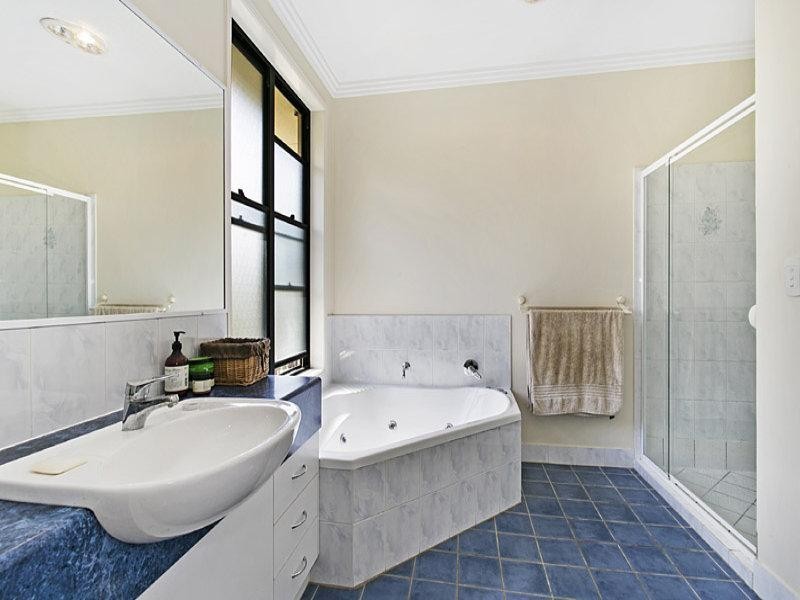 365 Boscombe Road, Brookfield QLD 4069