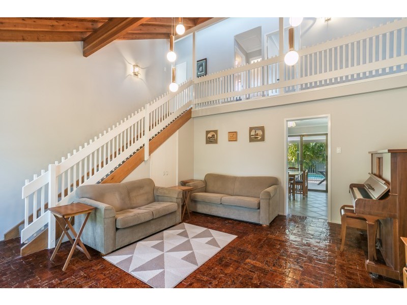 5 Sleaford Street, Chapel Hill QLD 4069