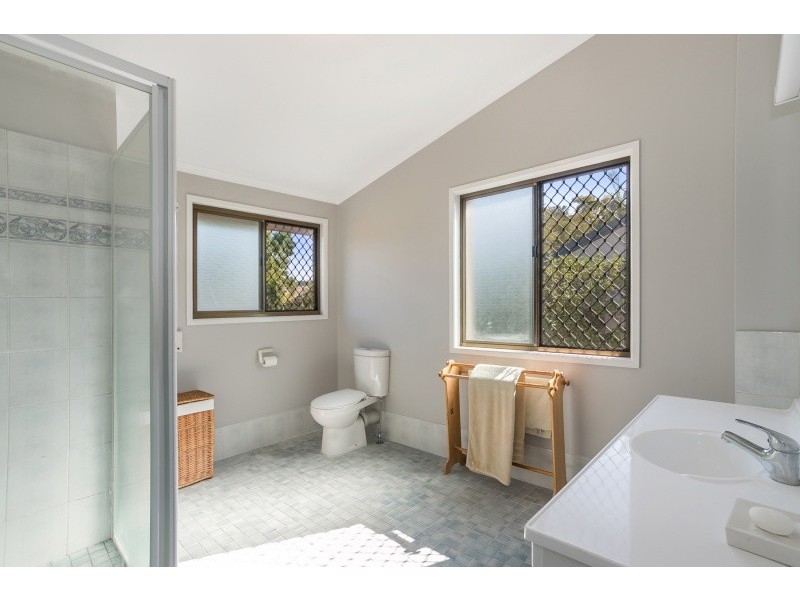 5 Sleaford Street, Chapel Hill QLD 4069