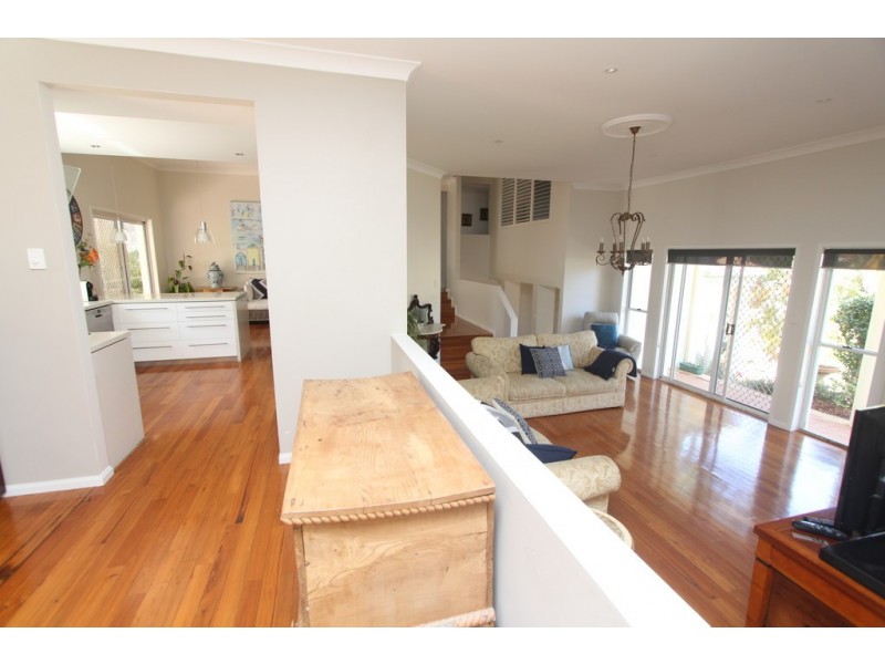 60 Drysdale Cresent, Brookfield QLD 4069