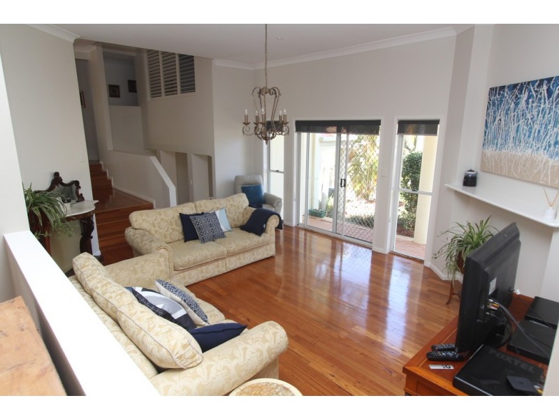 60 Drysdale Cresent, Brookfield QLD 4069