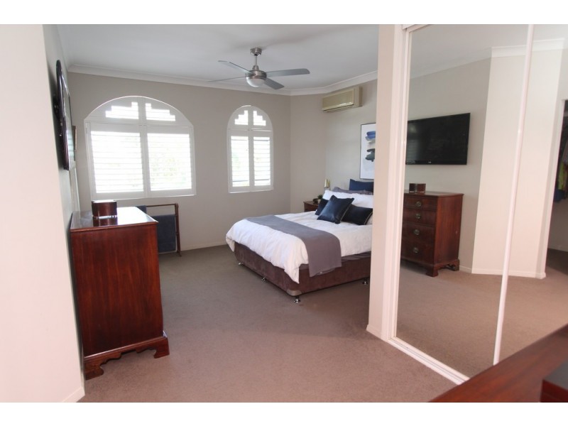 60 Drysdale Cresent, Brookfield QLD 4069
