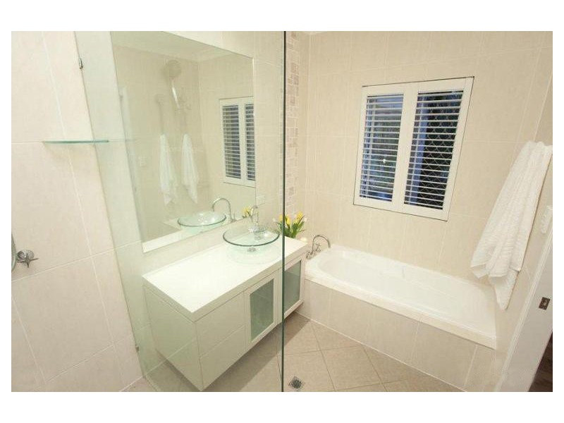 60 Drysdale Cresent, Brookfield QLD 4069