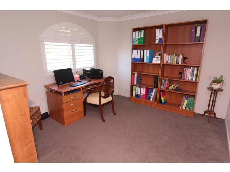60 Drysdale Cresent, Brookfield QLD 4069