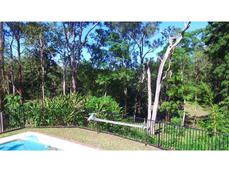 21 Boscombe Road, Brookfield QLD 4069