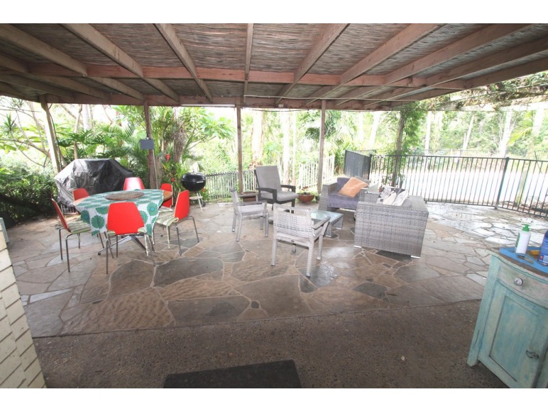 21 Boscombe Road, Brookfield QLD 4069