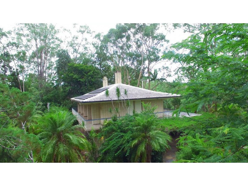 21 Boscombe Road, Brookfield QLD 4069