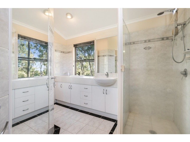 351 Boscombe Road, Brookfield QLD 4069