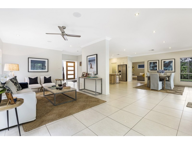 108 Boscombe Road, Brookfield QLD 4069