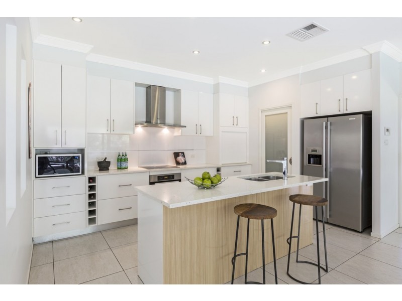 108 Boscombe Road, Brookfield QLD 4069