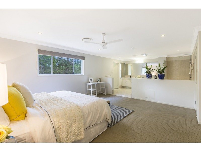 108 Boscombe Road, Brookfield QLD 4069