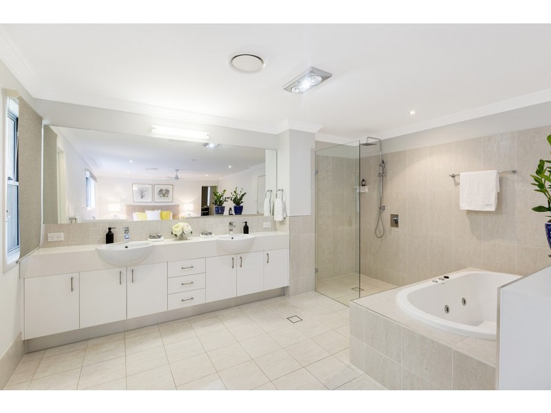 108 Boscombe Road, Brookfield QLD 4069