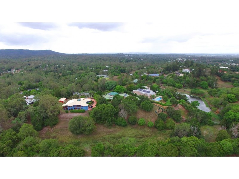 54 Corniche Place, Brookfield QLD 4069