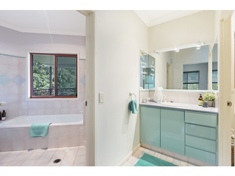 54 Corniche Place, Brookfield QLD 4069