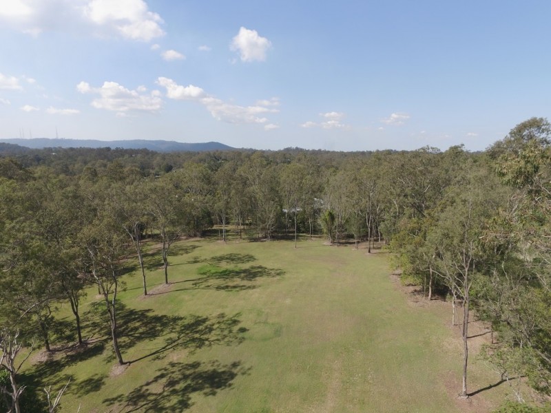 26 Upper Brookfield Road, Brookfield QLD 4069