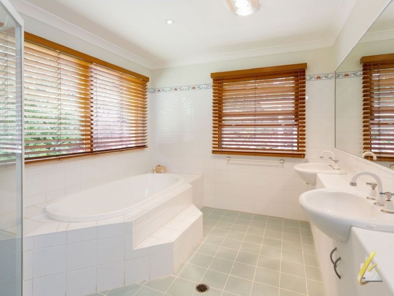 Brookfield QLD 4069