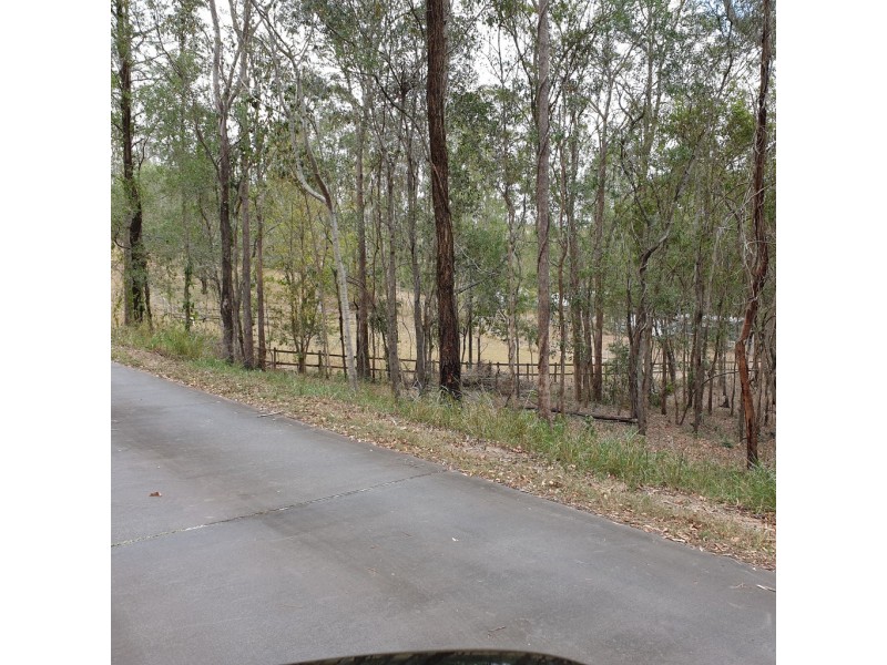 98 Boscombe Road, Brookfield QLD 4069