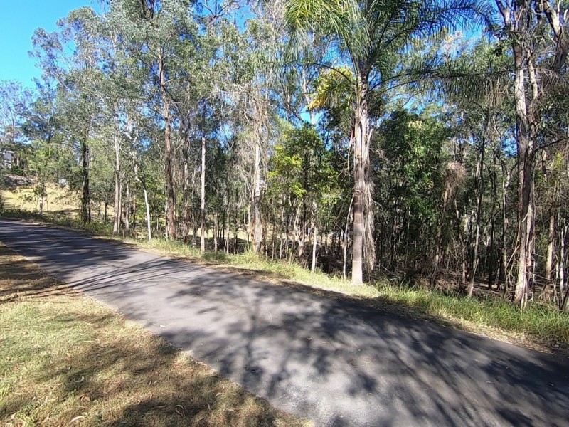 98 Boscombe Road, Brookfield QLD 4069