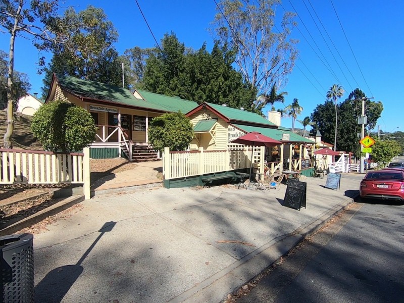 98 Boscombe Road, Brookfield QLD 4069