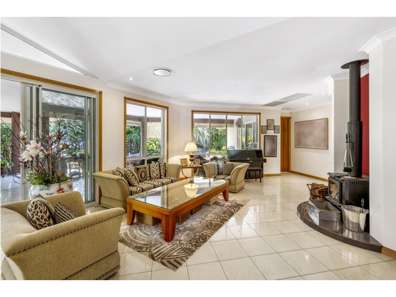 41 Peronne Place, Brookfield QLD 4069