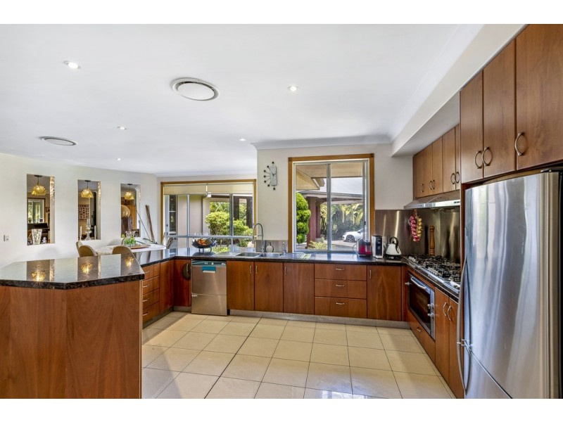 41 Peronne Place, Brookfield QLD 4069