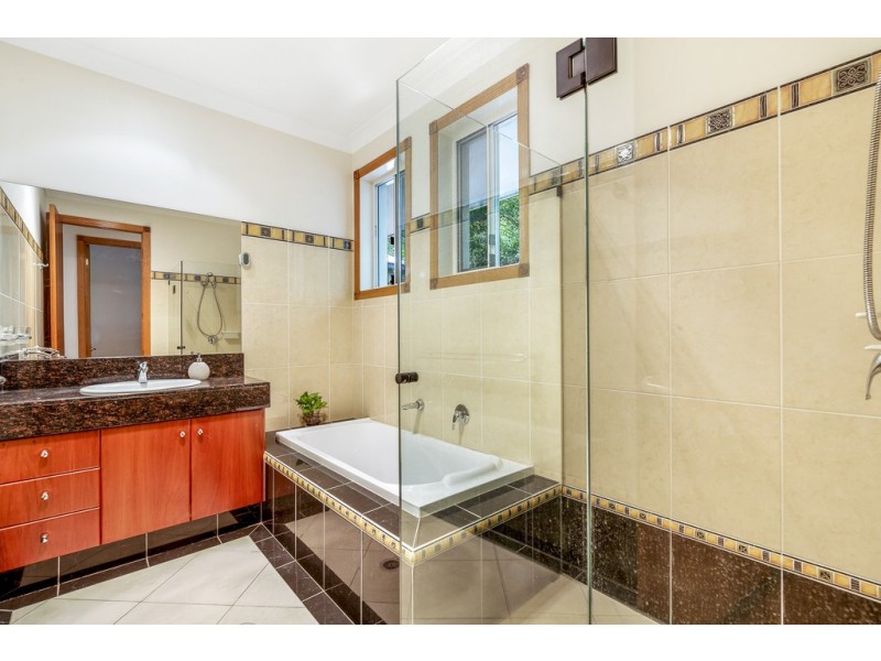 41 Peronne Place, Brookfield QLD 4069