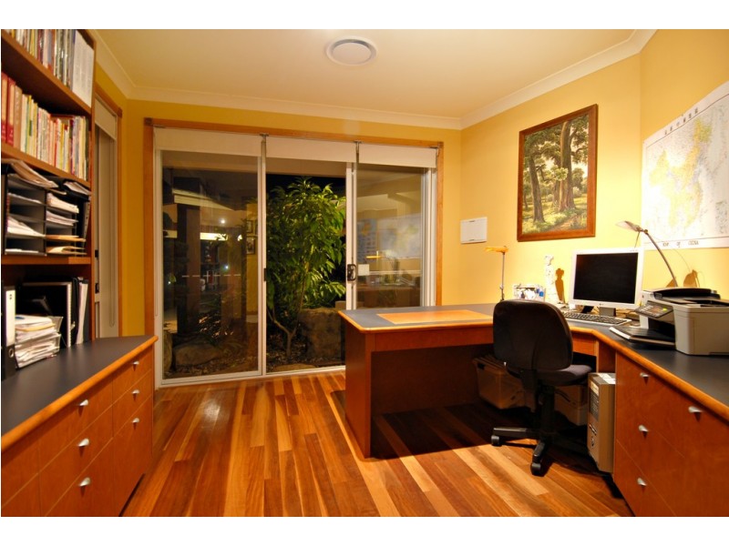 41 Peronne Place, Brookfield QLD 4069