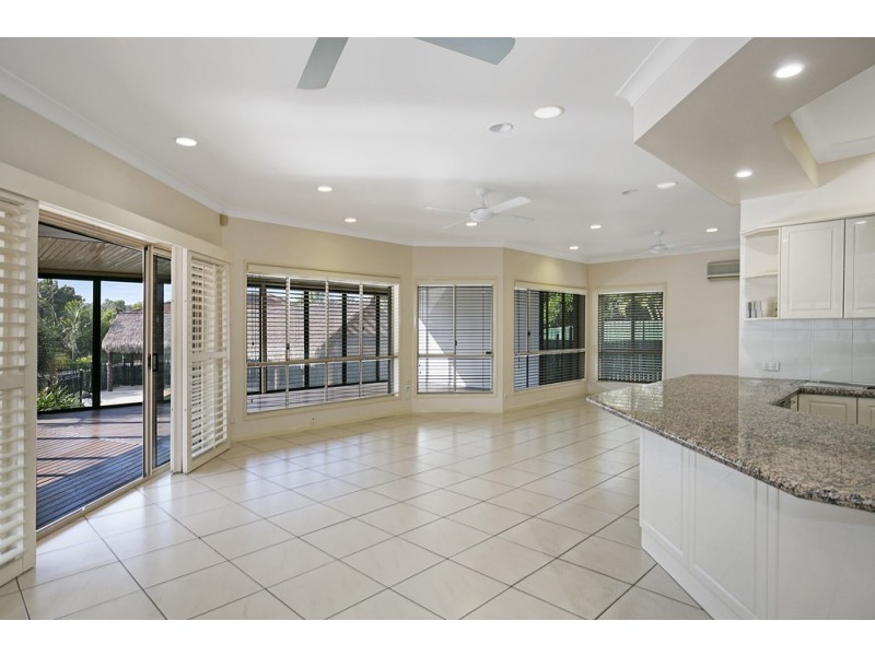 8 Blackman Court, Brookfield QLD 4069