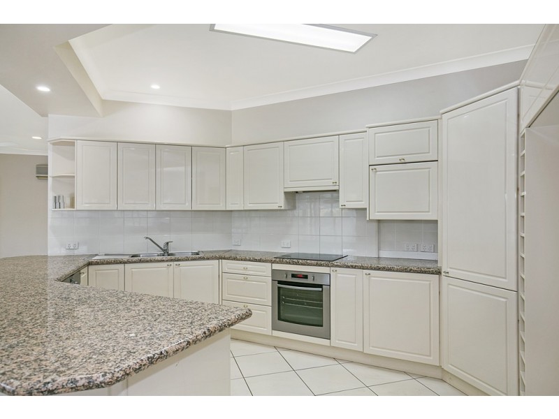 8 Blackman Court, Brookfield QLD 4069