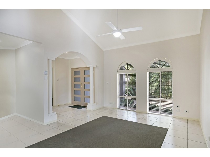 8 Blackman Court, Brookfield QLD 4069