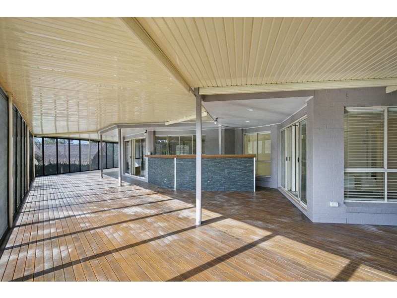 8 Blackman Court, Brookfield QLD 4069